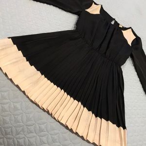 Forever 21 3/4 Sleeve Pleated Black Dress XS